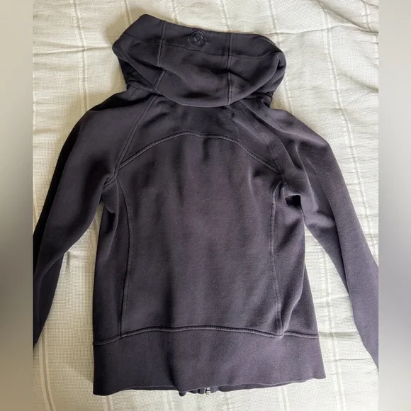 Lululemon Scuba Hoodie - Picture 5 of 8